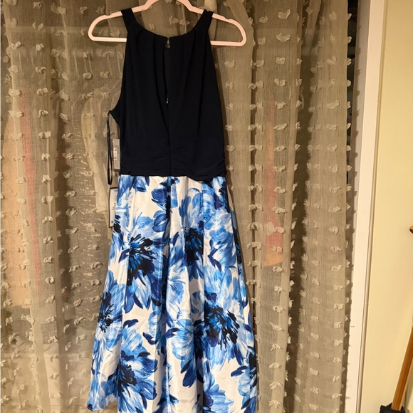 SLNY Navy and White Floral Dress - Picture 2 of 3